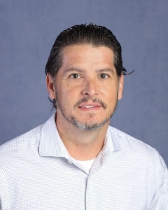 Headshot of Leo Resquin